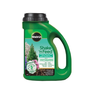 Engrais pour arbres et arbustes à fleurs Shake 'N Feed «Miracle-Gro» -- 18-6-12 (4,5 lb)